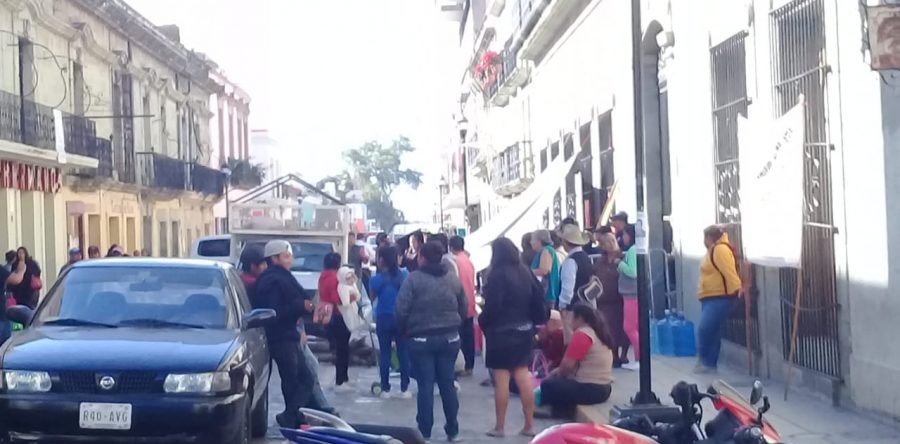 Integrantes del FIPO llaman rata a funcionario y se plantan en Palacio de Gobierno