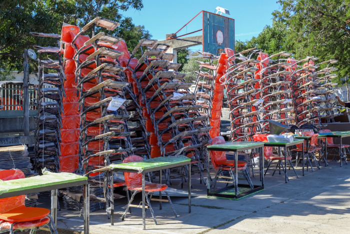 Reciben escuelas de San Mateo del Mar apoyos educativos del IEEPO por 2 mdp