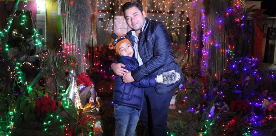 La magia de la navidad llegó a Santa Lucía del Camino, con el encendido del majestuoso árbol: Raúl Cruz