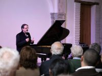 Luca Chiantore deleita a oaxaqueños con sutil maestría en el piano