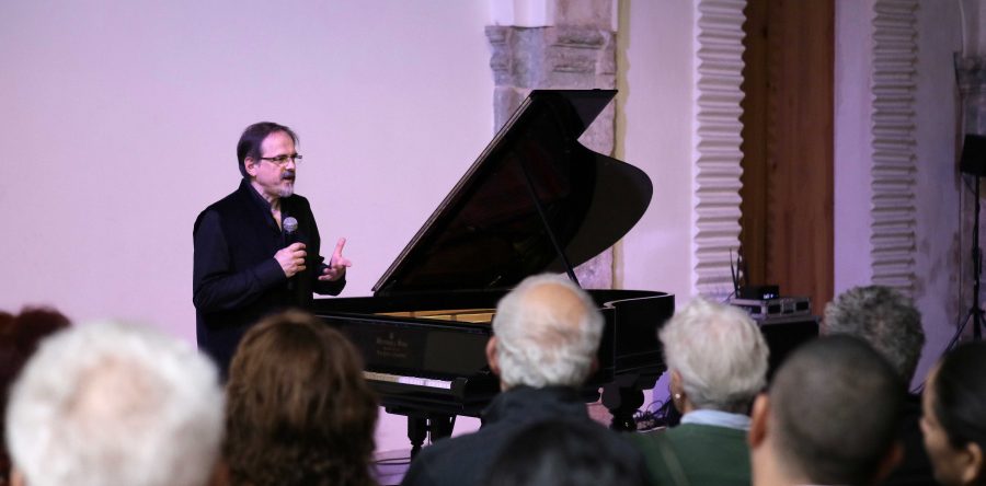 Luca Chiantore deleita a oaxaqueños con sutil maestría en el piano
