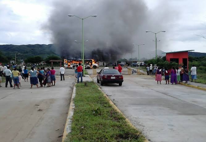 Incendia Flavio Sosa a San Dionisio del Mar: Alfredo Martínez de Aguilar