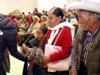 Ivette Morán de Murat encabeza el Programa “Calidez en Familia” en el municipio de Magdalena Jaltepec