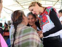 Ivette Morán de Murat acerca el Programa “Calidez en Familia” en Santa Catarina Juquila