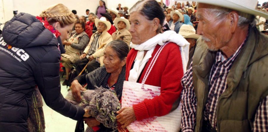Ivette Morán de Murat encabeza el Programa “Calidez en Familia” en el municipio de Magdalena Jaltepec