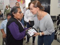 Entrega DIF Municipal aparatos funcionales y auditivos a personas con discapacidad