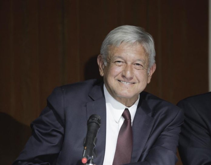 AMLO en Palacio Nacional 4.- Presidencia retro-posmoderna: Carlos Ramírez