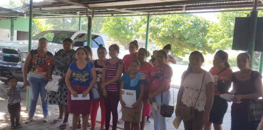Continúa IEEPO con entrega de becas a madres estudiantes y jóvenes embarazadas