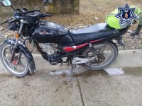 Fuerzas estatales aseguran motocicleta con reporte de robo
