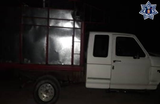 Asegura Policía Estatal más de 3 mil litros de hidrocarburo  en dos camionetas abandonadas en el Istmo