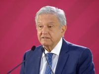 AMLO celebra recompra de bonos para evitar complicaciones en Santa Lucía