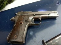 Detienen elementos policíacos a persona armada en la Cañada