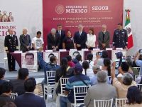 Sáquenos del basurero donde nos dejó Peña: padres de los 43; habrá justicia: AMLO