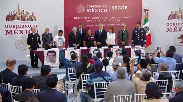 Sáquenos del basurero donde nos dejó Peña: padres de los 43; habrá justicia: AMLO