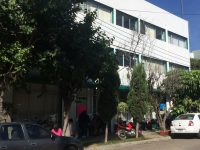 En protesta empleados del CECyTEO por la falta del pago de aguinaldo