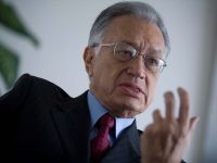 Entregan a Manuel Bartlett la Comisión Federal de Electricidad