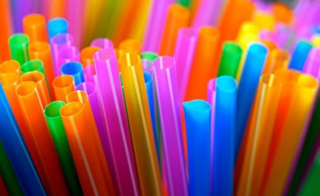 Triste Navidad: Crisis en firmas de popotes y bolsas por campañas contra su uso