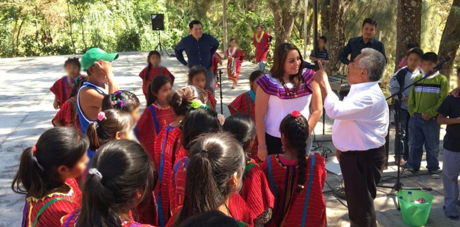 Entrega IEEPO donativos de “Arropa un Albergue Indígena”