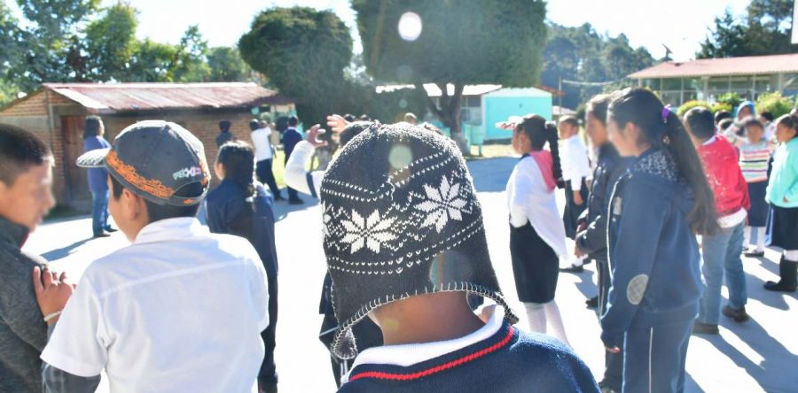 Pide IEEPO a comunidad docente y escolar extremar precauciones por frío