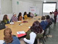 Imparte IEEPO taller para mejorar el ambiente laboral