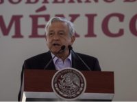 AMLO se reúne con legisladores de Morena en Palacio Nacional