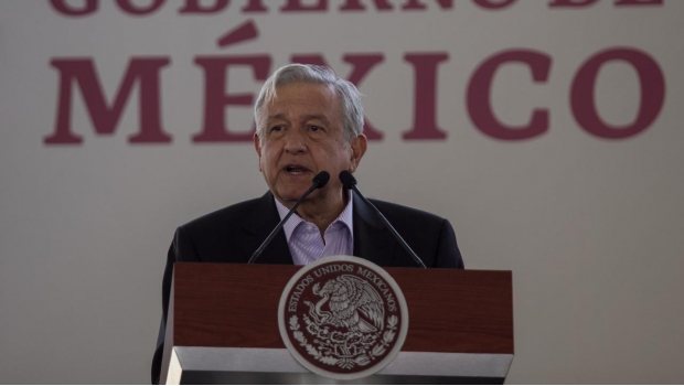AMLO se reúne con legisladores de Morena en Palacio Nacional