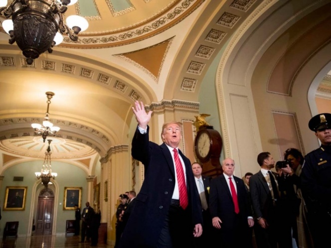 Trump no irá a Davos si se mantiene cierre de gobierno