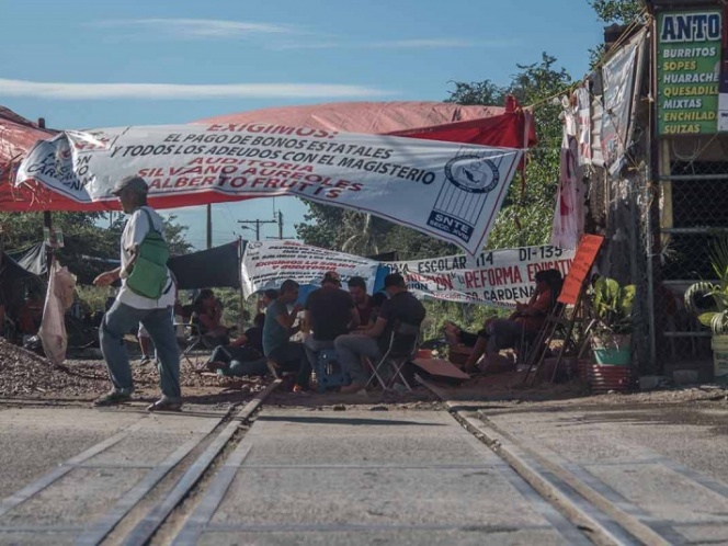 CNTE acuerda liberar vías férreas en Michoacán