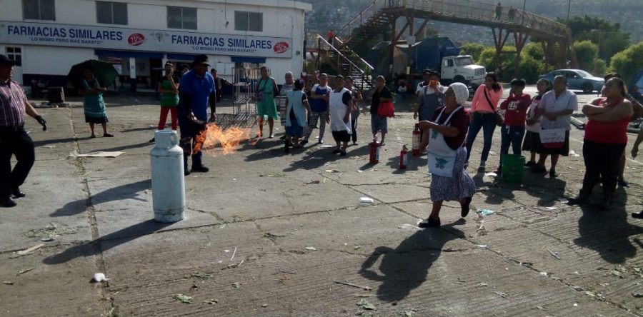 Capacitan a comerciantes del Mercado de Abasto en uso y manejo de extintores