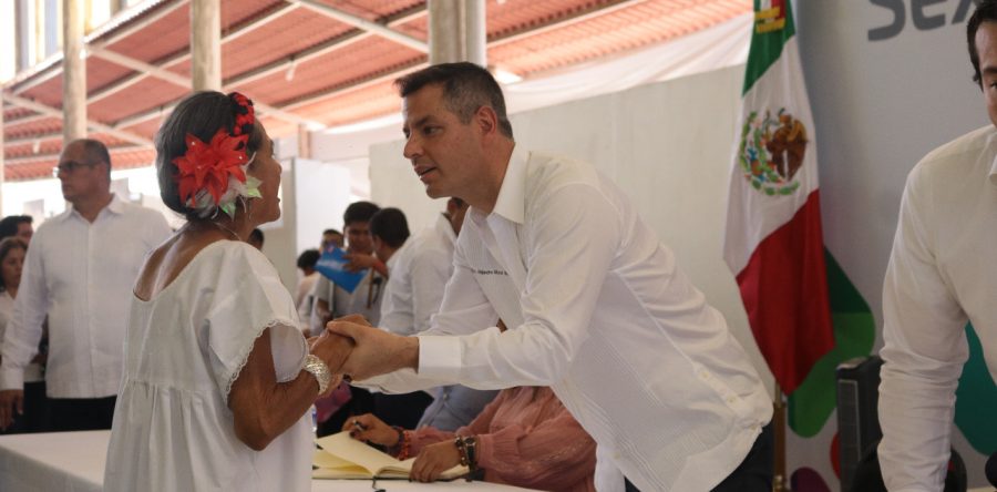 Atiende Gobierno de Oaxaca necesidades y peticiones de habitantes de la Costa