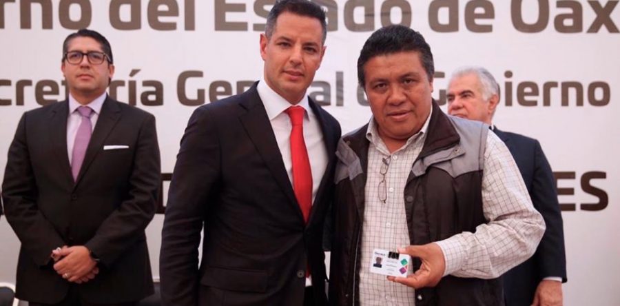 Inicia Gobierno de Oaxaca  entrega de acreditaciones a autoridades municipales