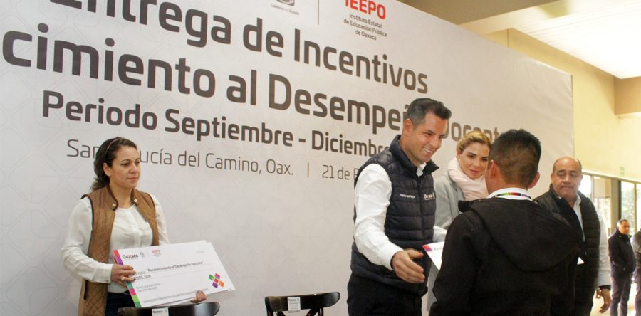 Reitera AMH compromiso con docentes a favor de la niñez oaxaqueña
