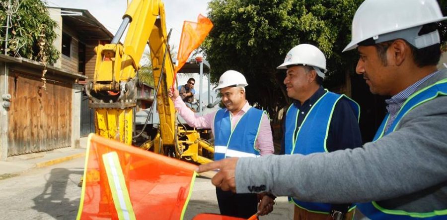 Gobierno municipal impulsa desarrollo social en Santa Lucía con obra hidráulica de la colonia Guelatao