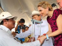 Ivette Morán de Murat visita Unidad Básica de Rehabilitación en Loma Bonita