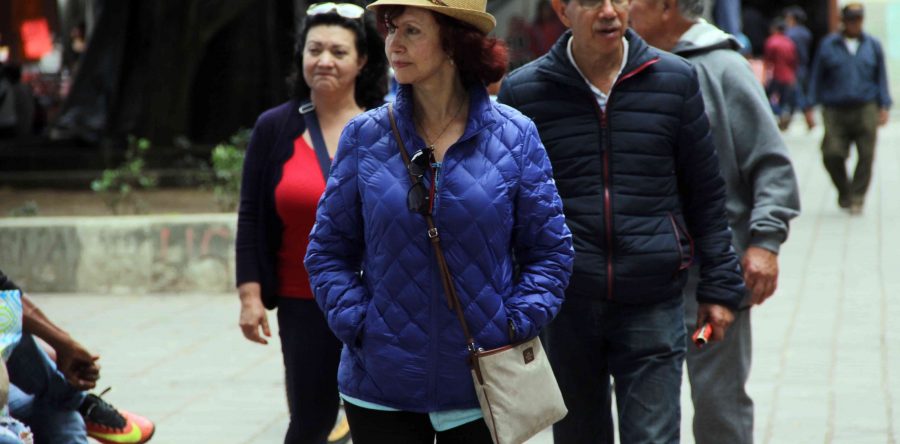 Recomienda IEEPO cuidar la salud de escolares por descenso de temperatura