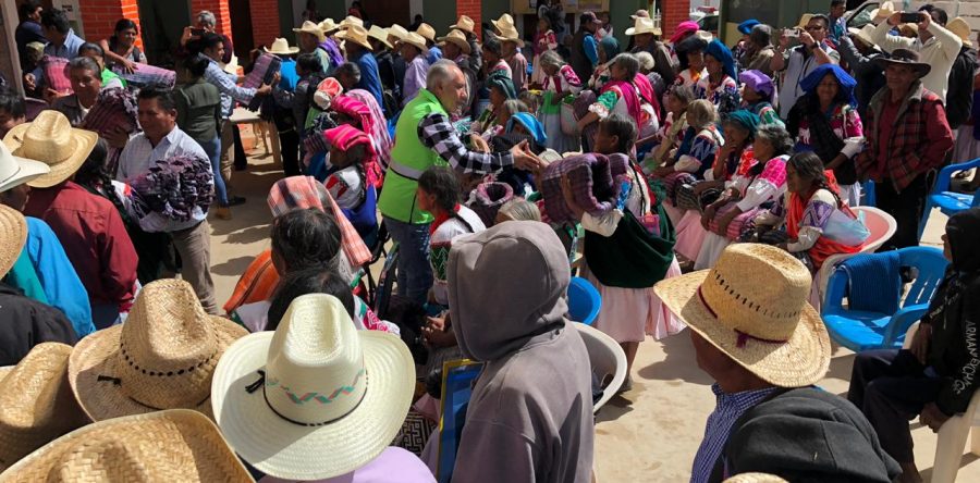 Entrega CEPCO cobertores por temporada invernal