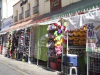 Exigen no retirar a unos 800 ambulantes de las calles de la capital
