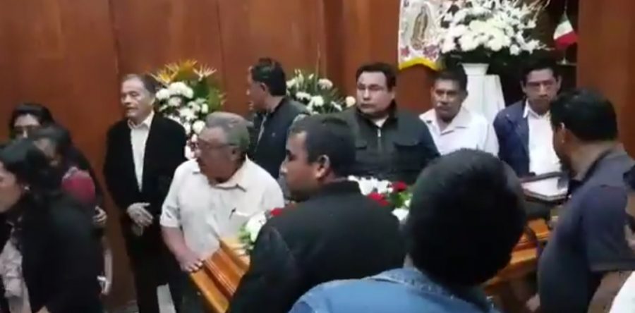 En medio de consigas de justicia e indignación despiden en Tlaxiaco a su edil y síndico asesinados