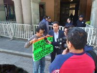 Demandan desplazados de la Cuenca a autoridades por omisas, exigen intervensión del gobernador