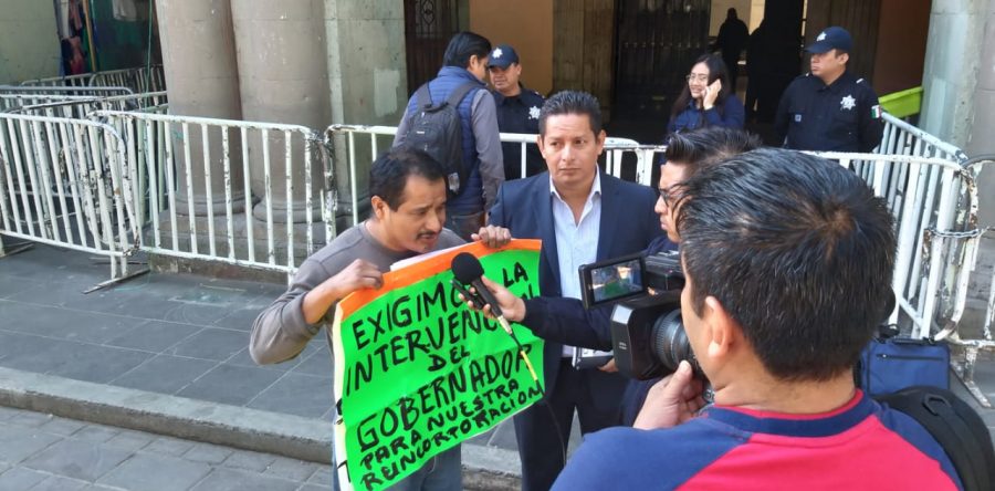 Demandan desplazados de la Cuenca a autoridades por omisas, exigen intervensión del gobernador