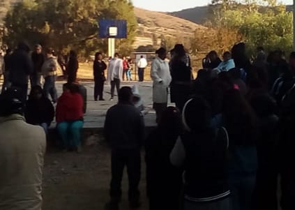 Exigen padres de familia cuentas a maestros del CETIS 38