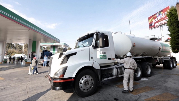 Comprará el Gobierno Federal 500 pipas para evitar desabasto en el futuro