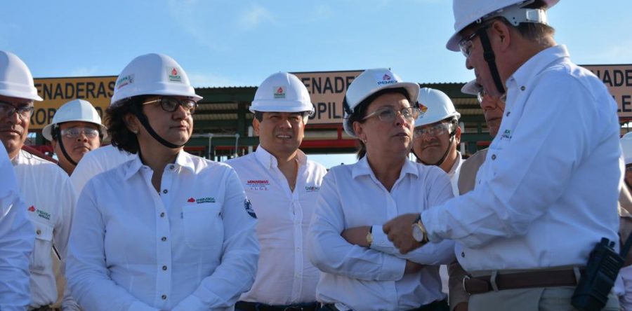 Visita la refinería de Salina Cruz la Secretaria de Energía del gobierno de México Rocío Nahle