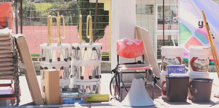 Cumple Gobierno de Oaxaca con entrega de mobiliario escolar y equipo a primaria de San Pablo Lachiriega