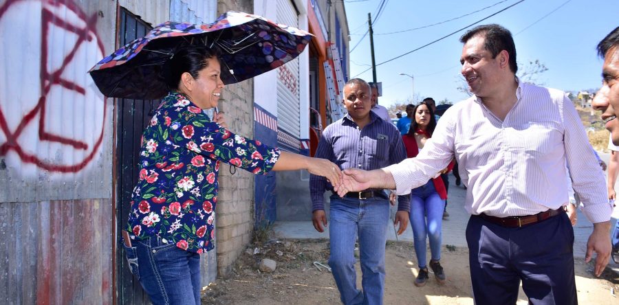 Oswaldo García Jarquín recorre colonias para identificar necesidades apremiantes de habitantes