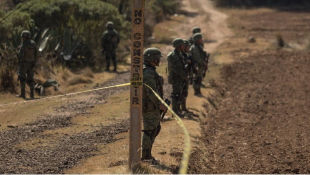 Hay 60 detenidos por huachicoleo: AMLO