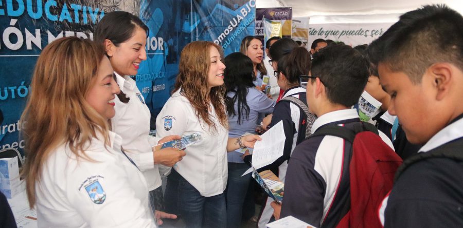 Oferta UABJO 42 licenciaturas, 49 posgrados y 10 bachilleratos en Exporienta 2019