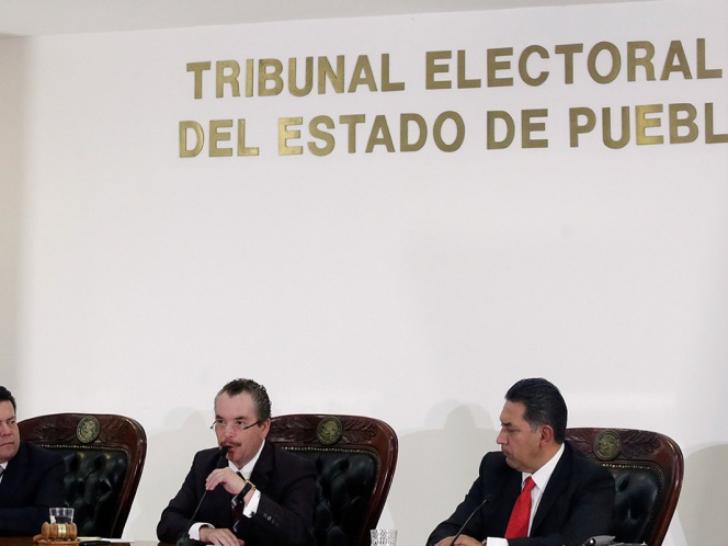 Impugnan magistrados decisión de INE de organizar elección de Puebla