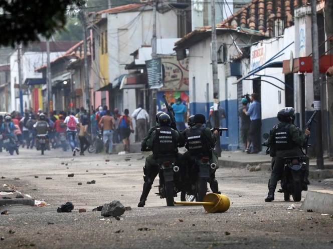 Máxima tensión en Venezuela por disputa de ayuda humanitaria