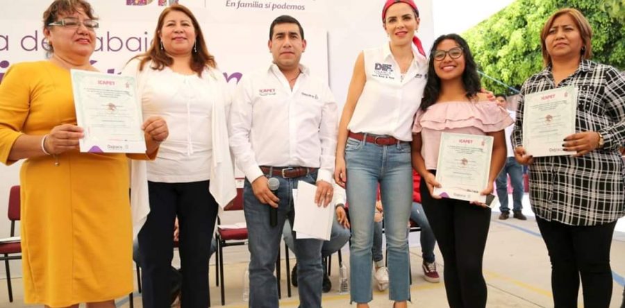 Ivette Morán de Murat encabeza gira de trabajo “En Familia Sí Podemos” en el municipio de Huajuapan de León